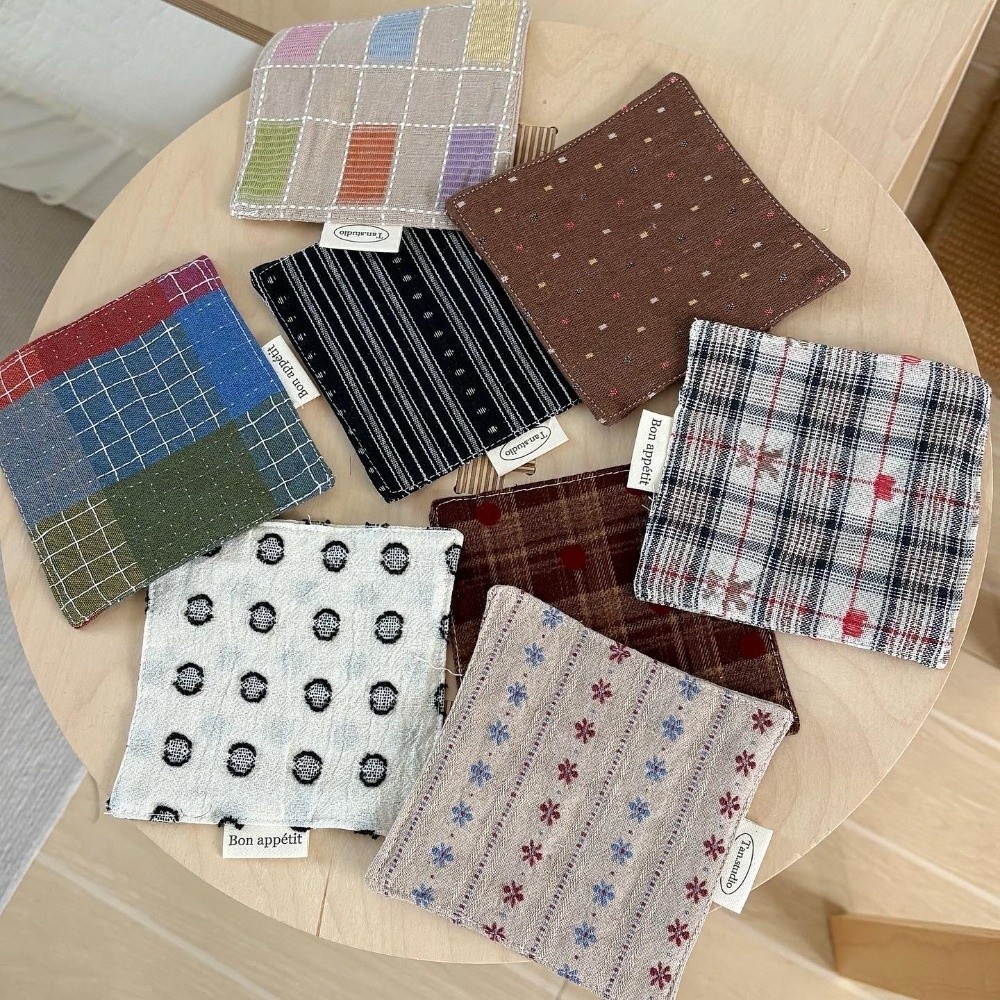Home Textiles Discount - แผ่นรองแก้วน้ำสีสันสดใส ผ้าฝ้ายเย็บติดกัน แผ่นรองอาหารตกแต่งสไตล์ตะวันตก ของตกแต่งบ้าน แผ่นรองโต๊ะกันความร้อน